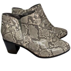 CLOUDWALKERS by Avenue Ophelia Ankle Boots Faux Snakeskin black/gray sz 9 Wide